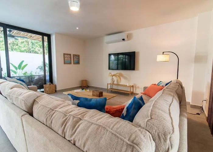 Beautiful 4br, Up To 8 Guests, Private Pool, 10 Min To Holiday home Playa del Carmen